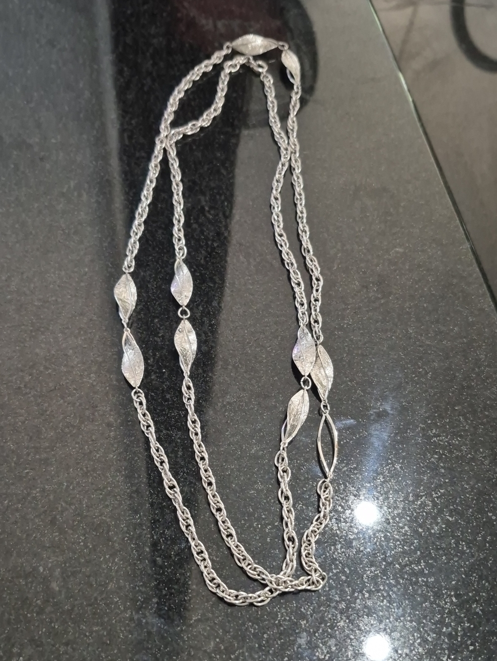 Silver Leaf Link Rope Chain Necklace. EUC
